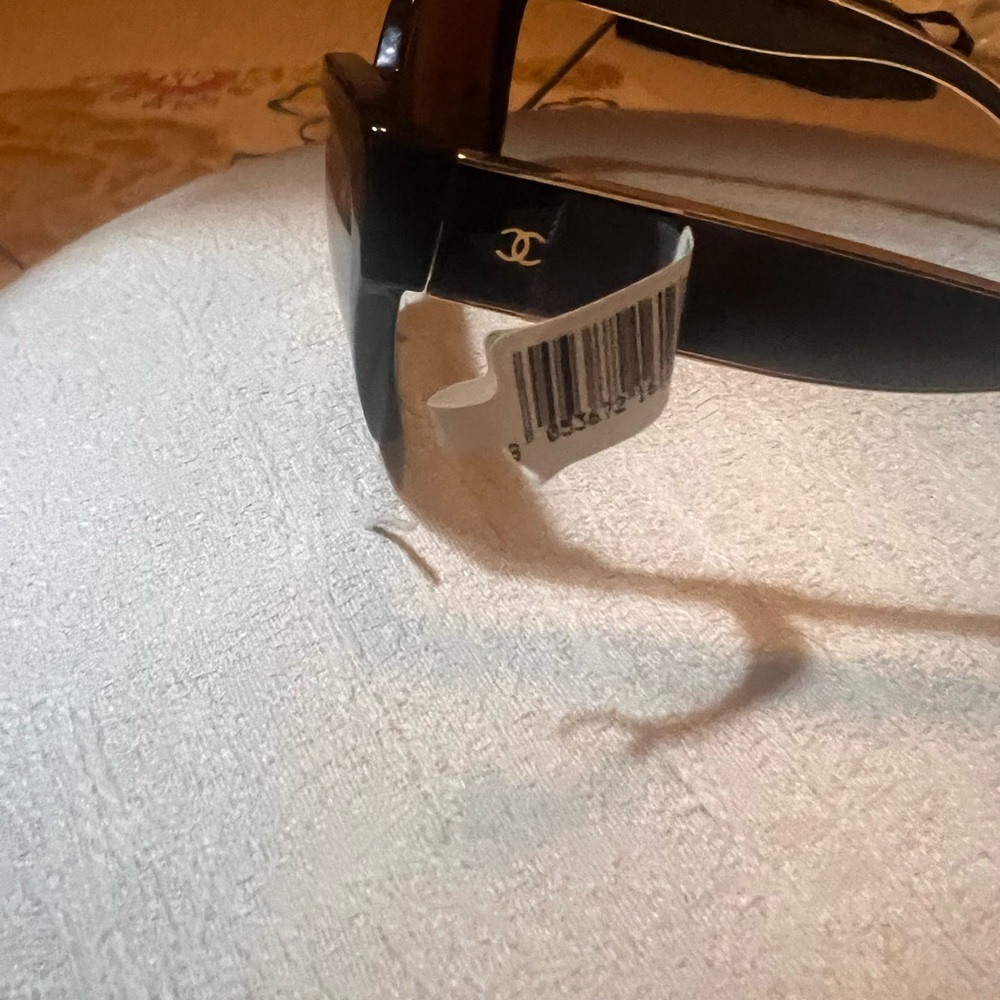 CHANEL Glossy Black Sunglasses with Gold Logo and Gold mirror lens - Picture 7 of 8